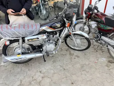 Honda 125F Self Start Black condition 10/10 - photo 1