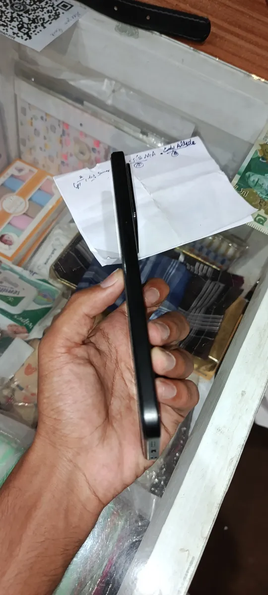 Poco c 85 neat condition 10 by 10 10 month warranty