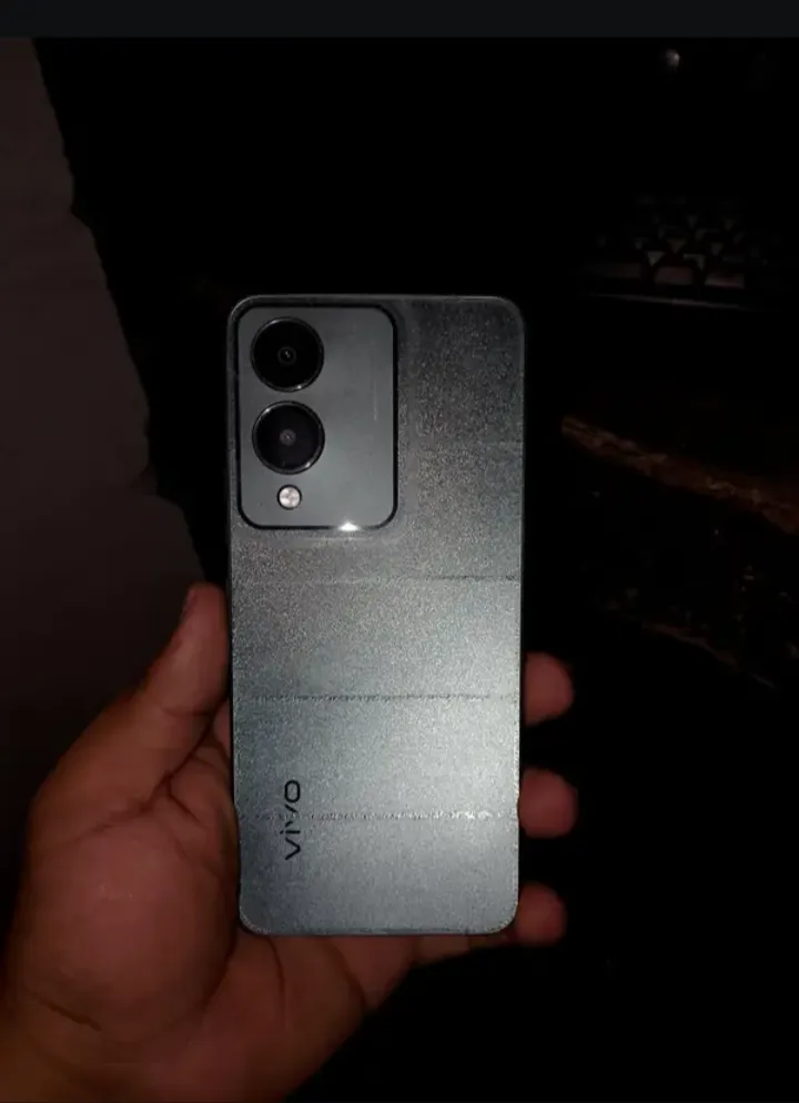 Vivo y17s 6 128     30000/-Rs