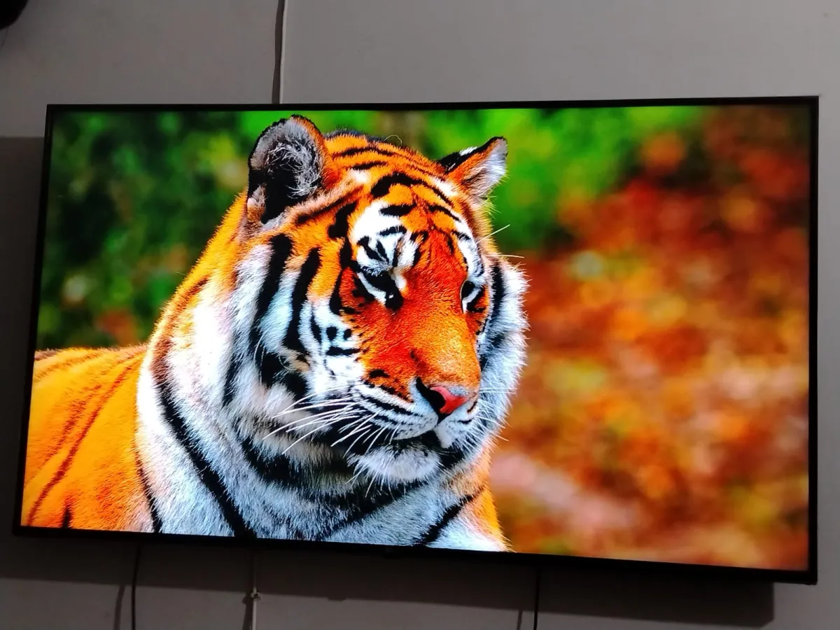 LG 55-Inch 4K UHD Smart TV (UT80006LA) - Like New Condition