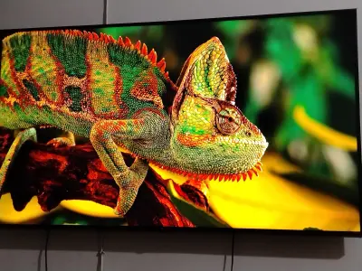 LG UT80 4K UHD Smart TV – Excellent Condition - photo 2