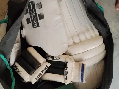 Without batt Complete Cricket Kit for Sale – Pads, Gloves, Helmet & Bag - photo 5