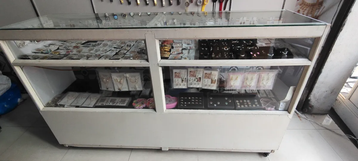 Counter for Jewellery & mobile Display