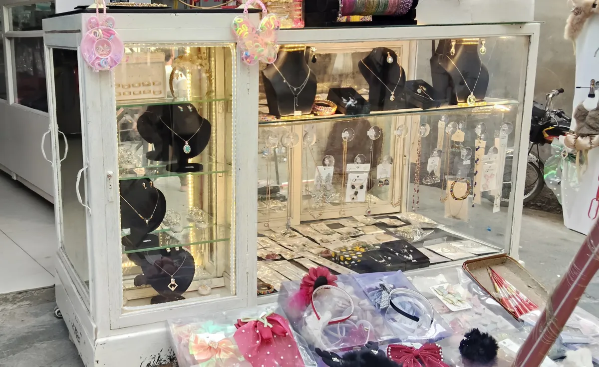 Counter for Jewellery & mobile display