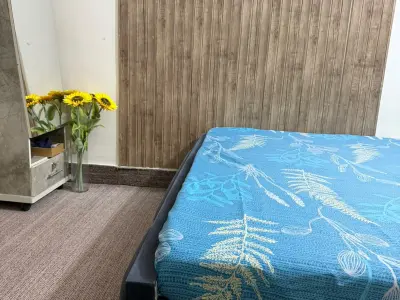 King size bed with mattress for sale - photo 1