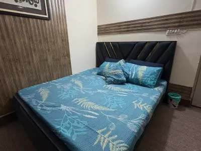 King size bed with mattress for sale - photo 3
