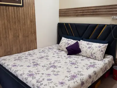 King size bed with mattress for sale - photo 5