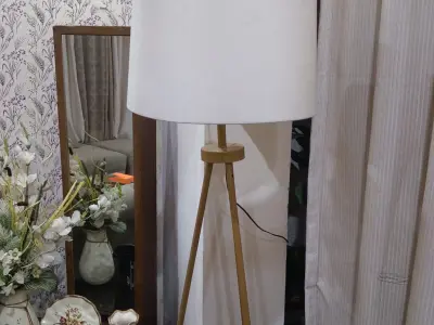 Tripod Lamp In Very Good Condition - photo 2