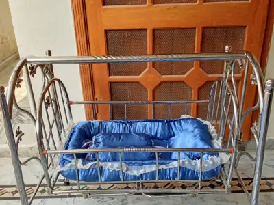 Baby Cot / Jhula With Complete Pillow Set in Almost New Condition - photo 2