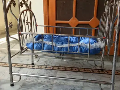 Baby Cot / Jhula With Complete Pillow Set in Almost New Condition - photo 3