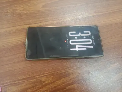 Used Samsung Smartphone (8GB RAM, 128GB Storage) in Good Condition - photo 4
