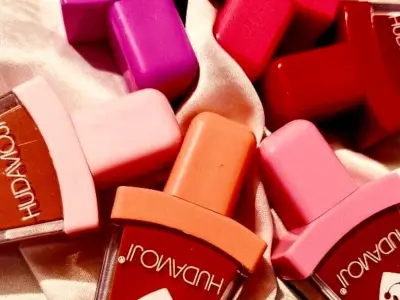 Lip glosses radiant and shiny