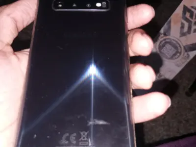Samsung Galaxy S10 - photo 2