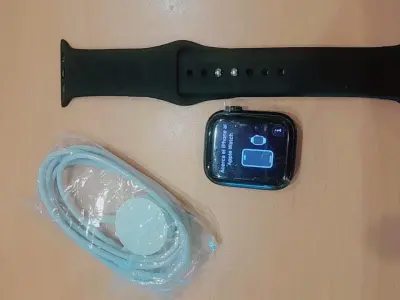 Apple Watch Series 9 41mm - Used, With Charging Cable - photo 2