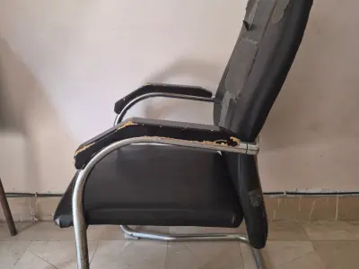 2 Used Office Visitor Chairs - Metal Frame - photo 5