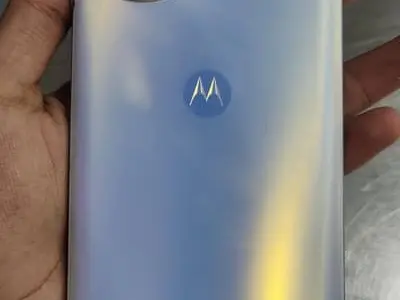 Motorola Edge 30 - photo 1