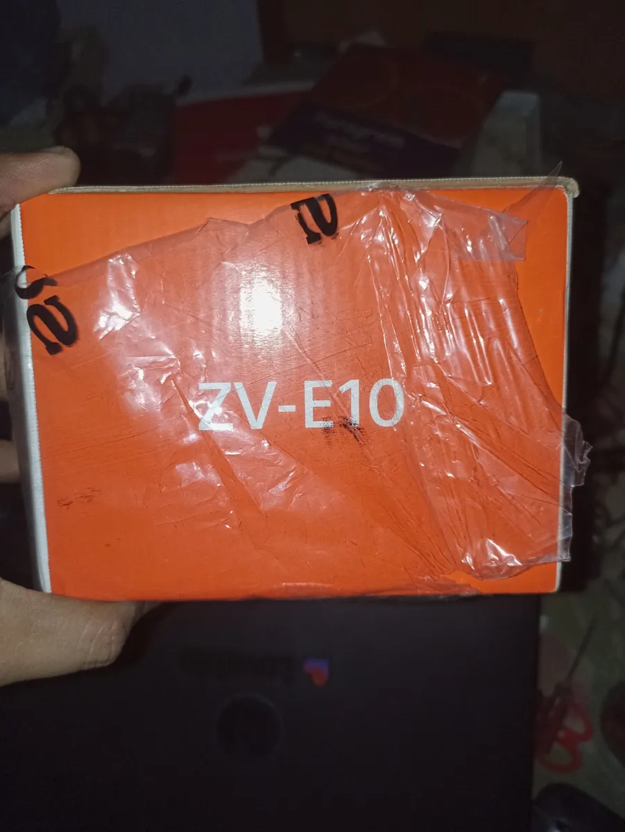 Sony ZV-E10 with Original Kit Lens | 5K Shutter Count | Complete Accessories