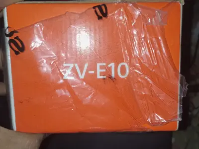 Sony ZV-E10 with Original Kit Lens | 5K Shutter Count | Complete Accessories - photo 1