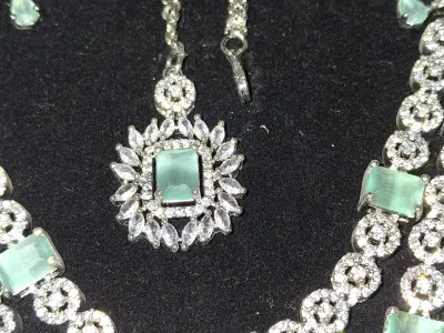Luxurious Multi-Layer Emerald & Diamond-Studded Party Wear Necklace Set - photo 3