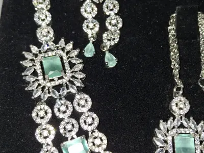 Luxurious Multi-Layer Emerald & Diamond-Studded Party Wear Necklace Set - photo 4