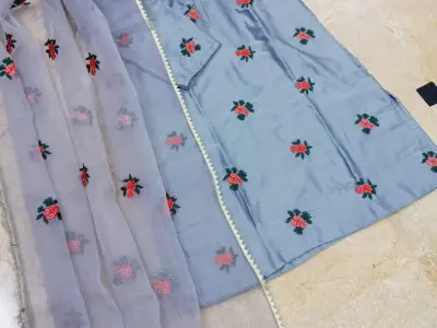 Floral Bunch Embroidered 3pc Linen Suit With Net Dupatta
Winter Linen - photo 3