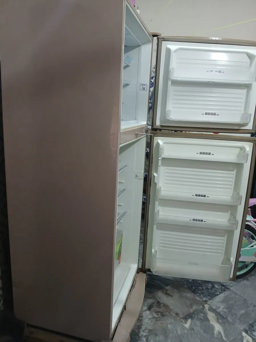 Dawlance Full-Size Refrigerator with Accessories