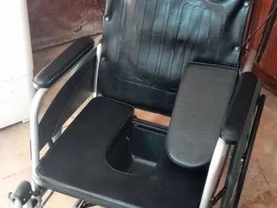 Reclining Wheelchair urgent for Sale (Good Condition) - photo 2