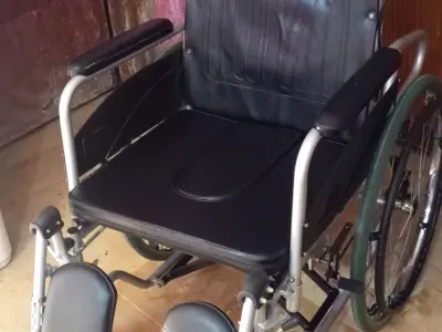 Reclining Wheelchair urgent for Sale (Good Condition) - photo 4