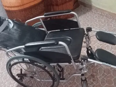 Reclining Wheelchair urgent for Sale (Good Condition) - photo 5