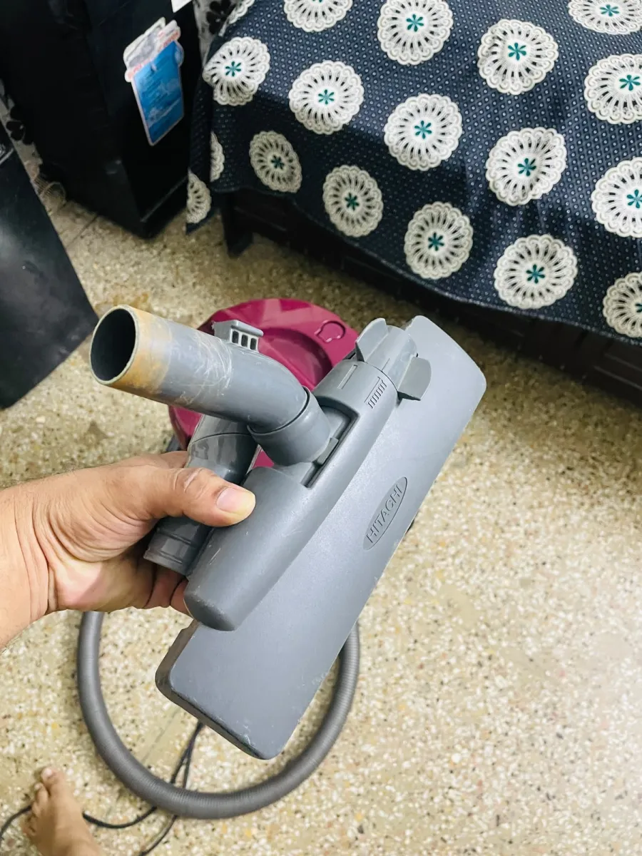 Hitachi 2200W Vacuum Cleaner with Blower - Used