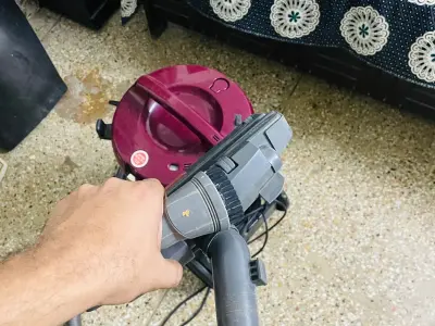 Hitachi 2200 watt Vaccuum - photo 3