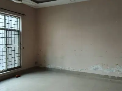8 Marla Building Available For Commercial Purpose (School Academy Call Centre Etc) - photo 2