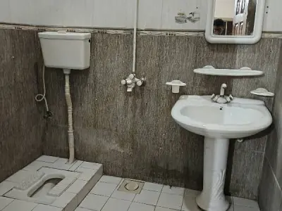 8 Marla Building Available For Commercial Purpose (School Academy Call Centre Etc) - photo 4