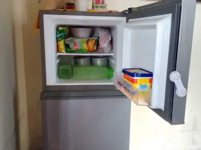 Haier 2 Door Small Size Fridge - 10 Years Warranty - Like New Condition - photo 2