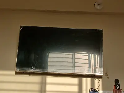 Smart LED TV WiFi Connect - YouTube Netflix - Korangi - photo 2