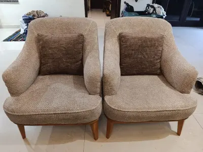 9 Seater L-Shape Sofa Set + 2 luxury Chairs - Brand New Condition - Urgent sale - photo 4