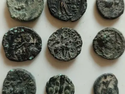 Lot of (25) Antique & Ancient Kushan Empire Coins, Old & Rare Greek Coins Lot - photo 1