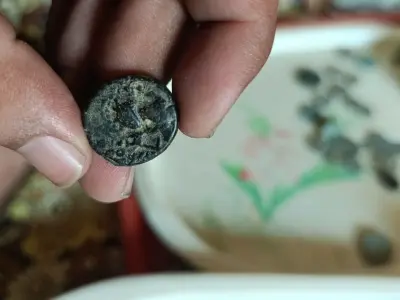 Lot of (25) Antique & Ancient Kushan Empire Coins, Old & Rare Greek Coins Lot - photo 3