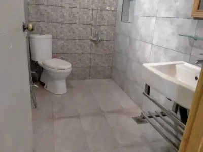 1 kanal in front of F10 markaz house available for rent. - photo 3