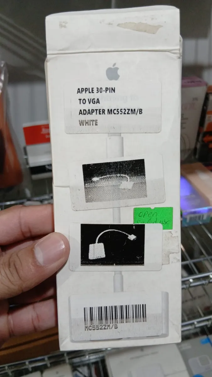 APPLE 30-PIN TO VGA ADAPTER MC552ZM/B - WHITE