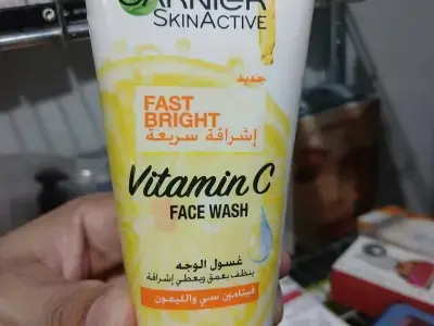 Garnier Skin Active Fast Bright Vitamin C Face Wash With Pure Lemon Essence 100ml