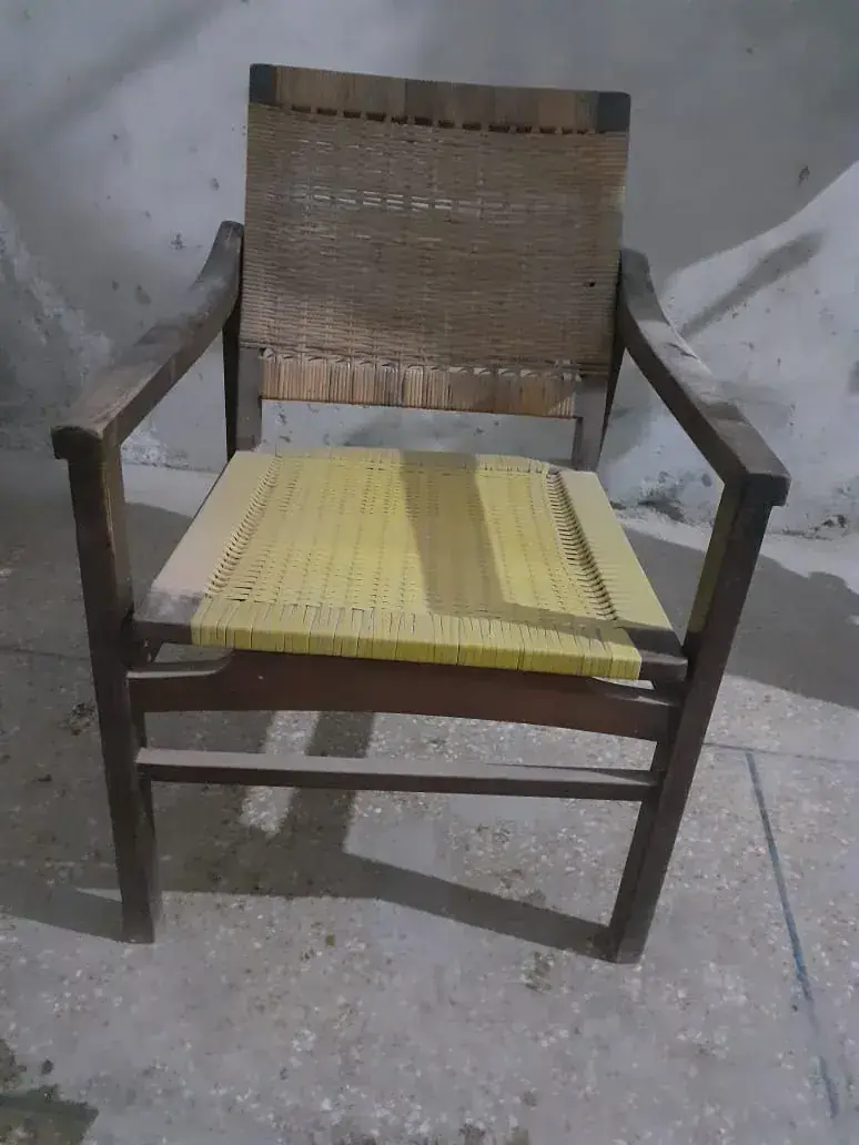 Super easy chair. Grand size. extra room to sit in