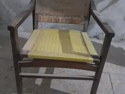 Super easy chair. Grand size. extra room to sit in
