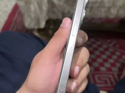 Apple iPhone 15 Pro - photo 3