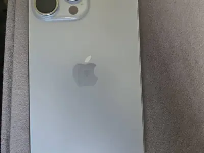 Apple iPhone 16 Pro Max - photo 1