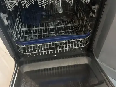 Ariston dishwasher in white and silver