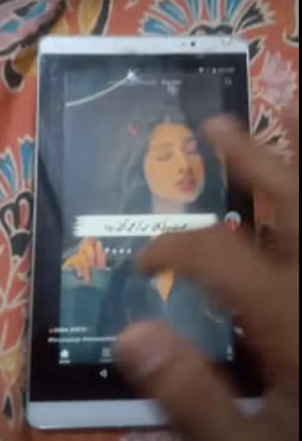 Docomo table for sell Jo pasia samj aya btao or le jao ASA bol na me bee day day