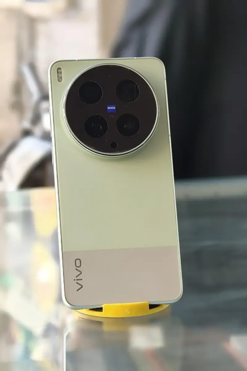 Vivo X300 Ultra 16.512 non pta